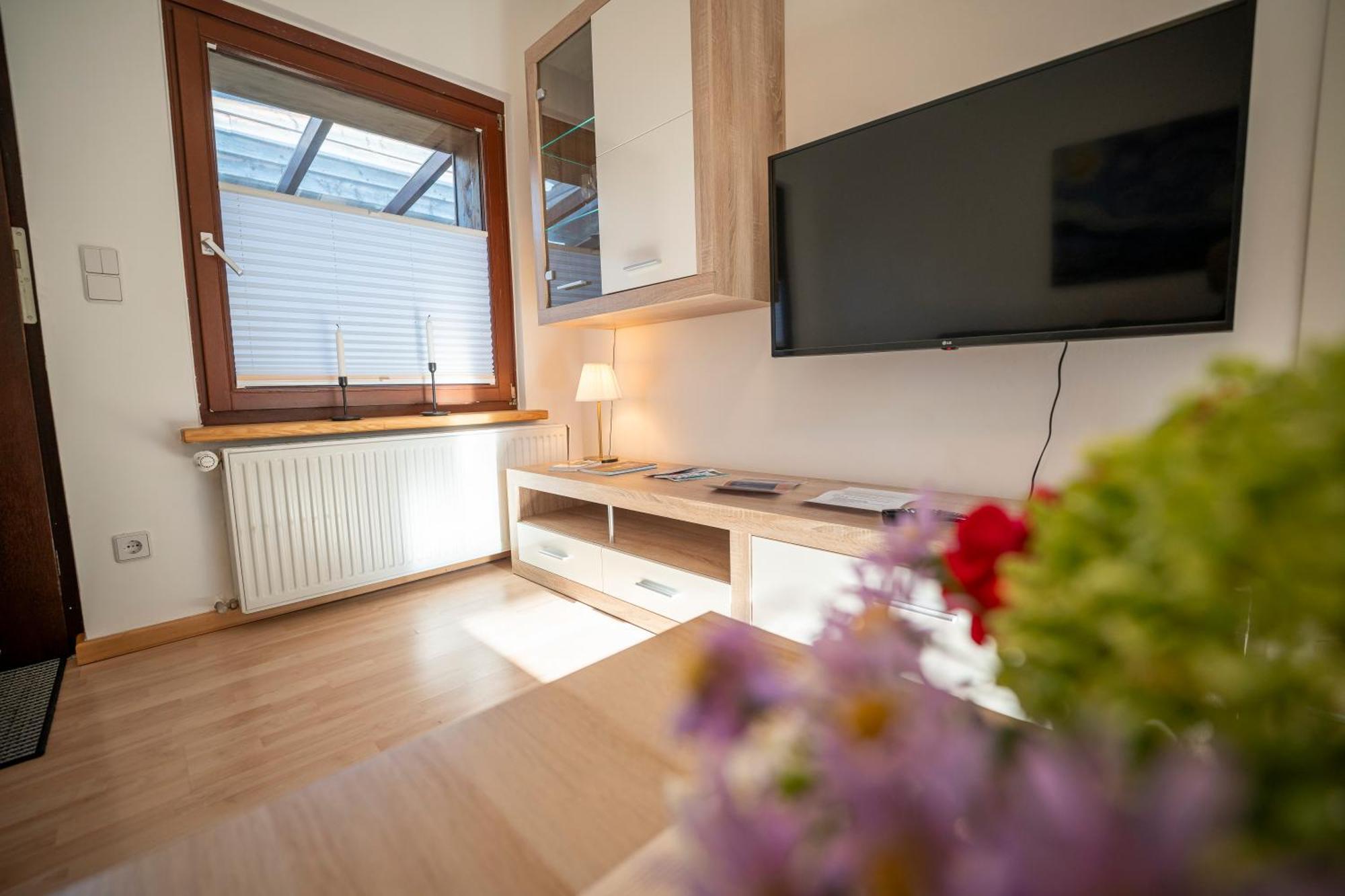 Haus Unterm Mammutbaum - Elberadweg Apartment มัคเดอบวร์ก ภายนอก รูปภาพ