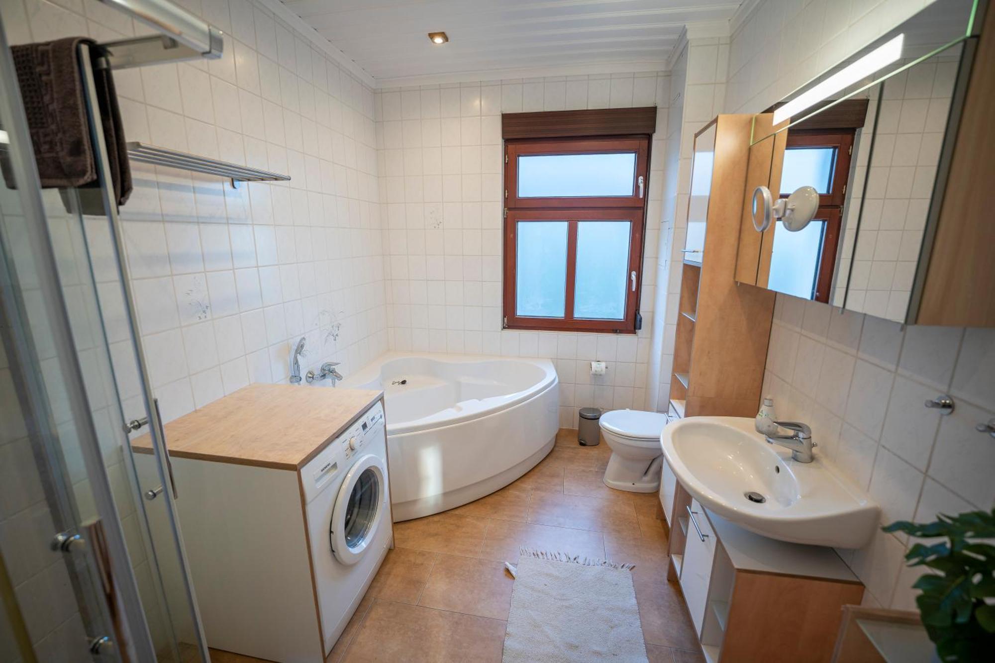 Haus Unterm Mammutbaum - Elberadweg Apartment มัคเดอบวร์ก ภายนอก รูปภาพ